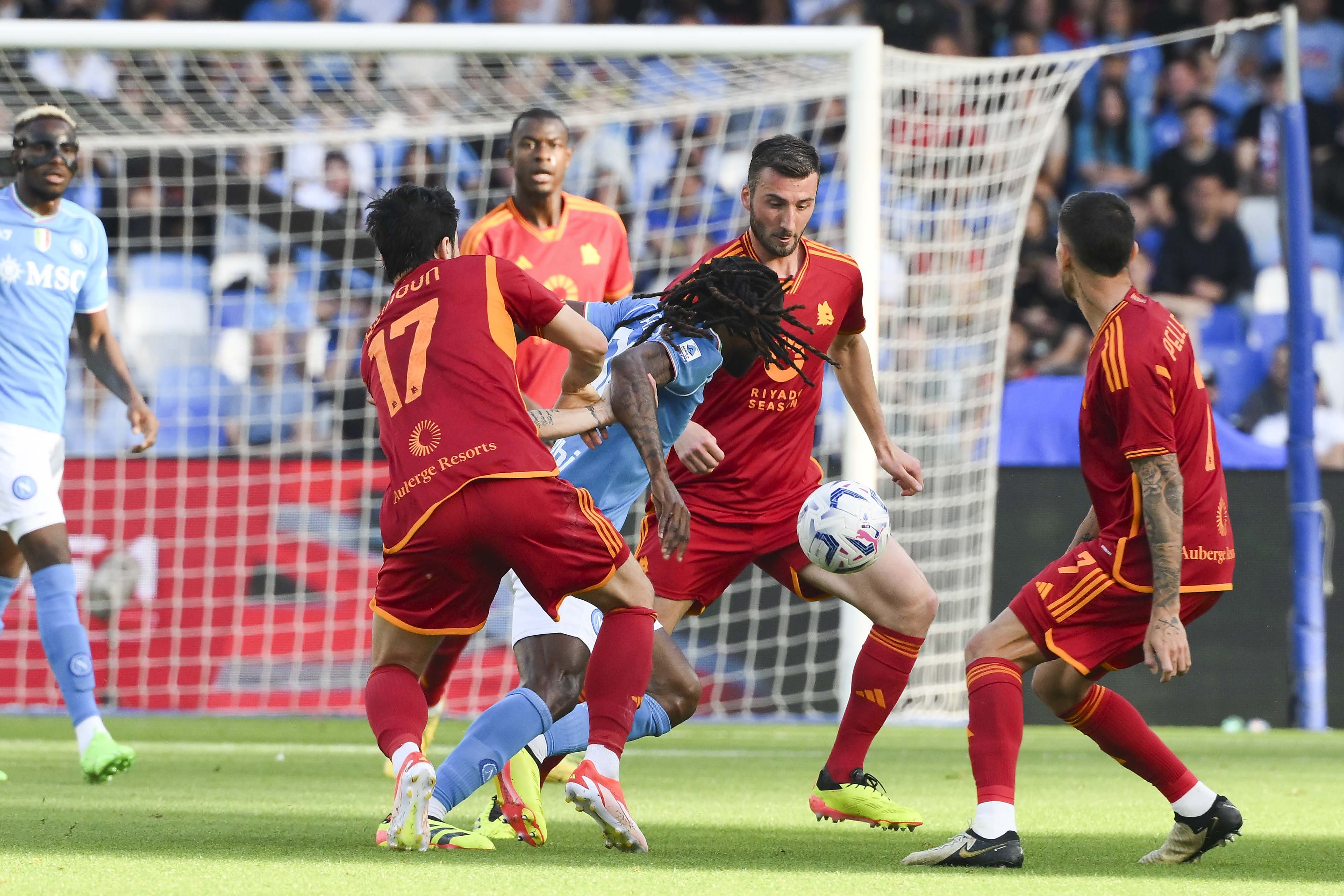 开云体育登录-包含意大利足球赛场踢出精彩进球，技惊四座的词条