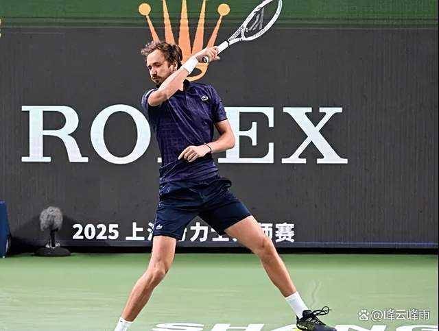 关于西班牙网球队险胜英国网球队,梅德韦杰夫爆发神勇的信息 关于西班牙网球队险胜英国网球队,梅德韦杰夫爆发神勇的信息