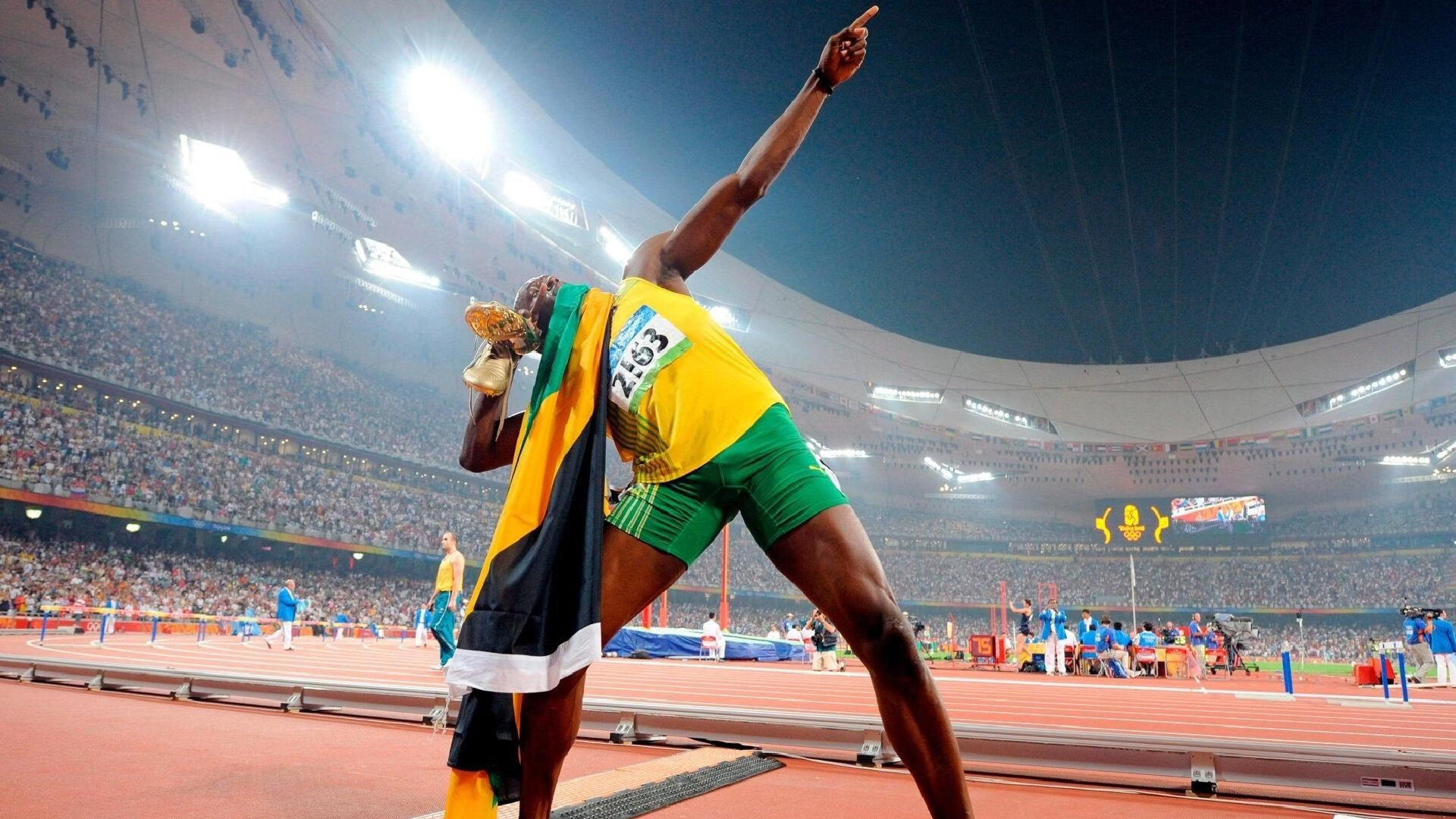 开云体育入口-赛道上的舞者，F1街道赛之夜，梅西用实力证明自己