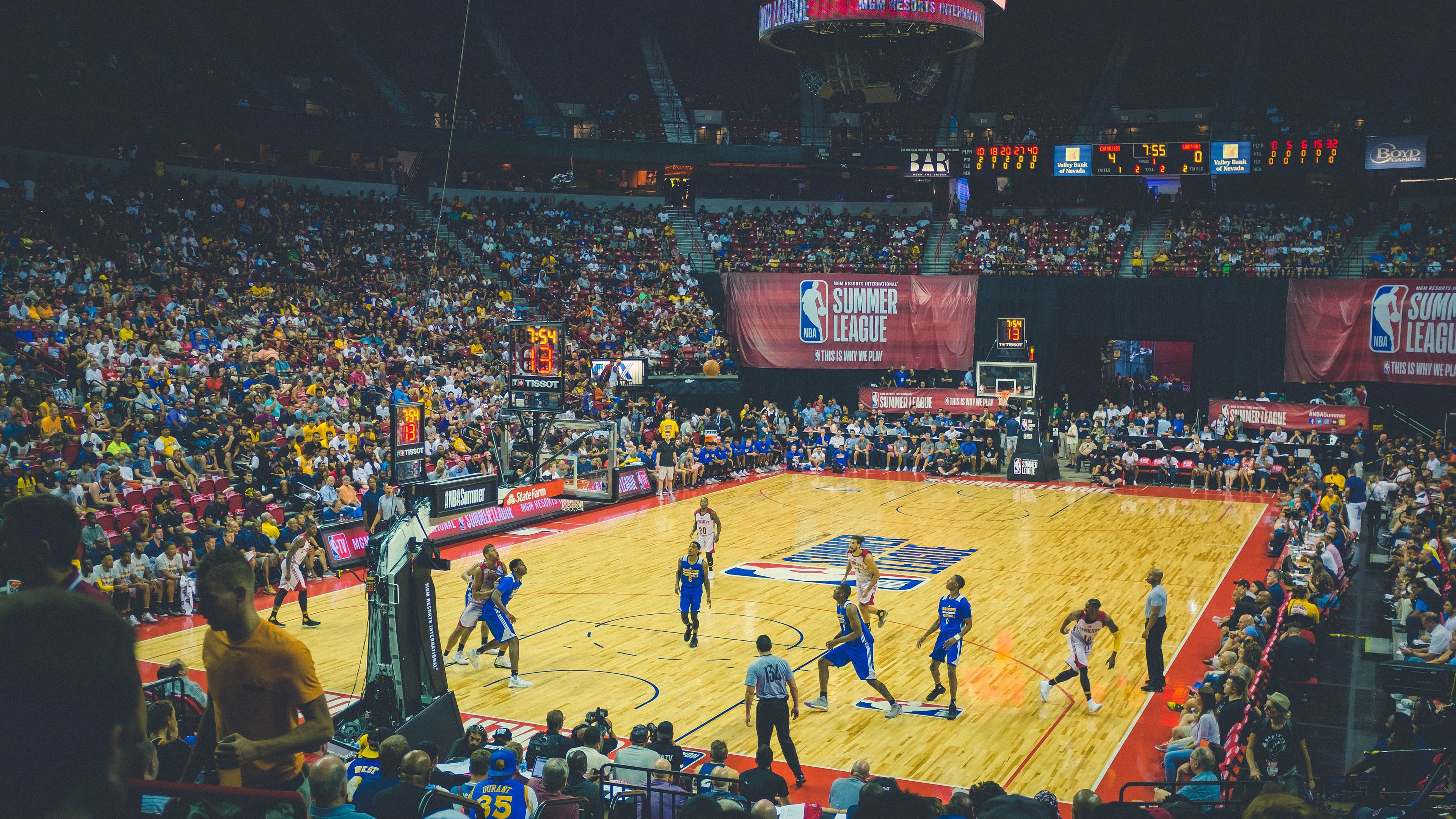 开云体育登录-街道争锋，加拿大蒙特利尔与爱尔兰都柏林的F1赛道博弈