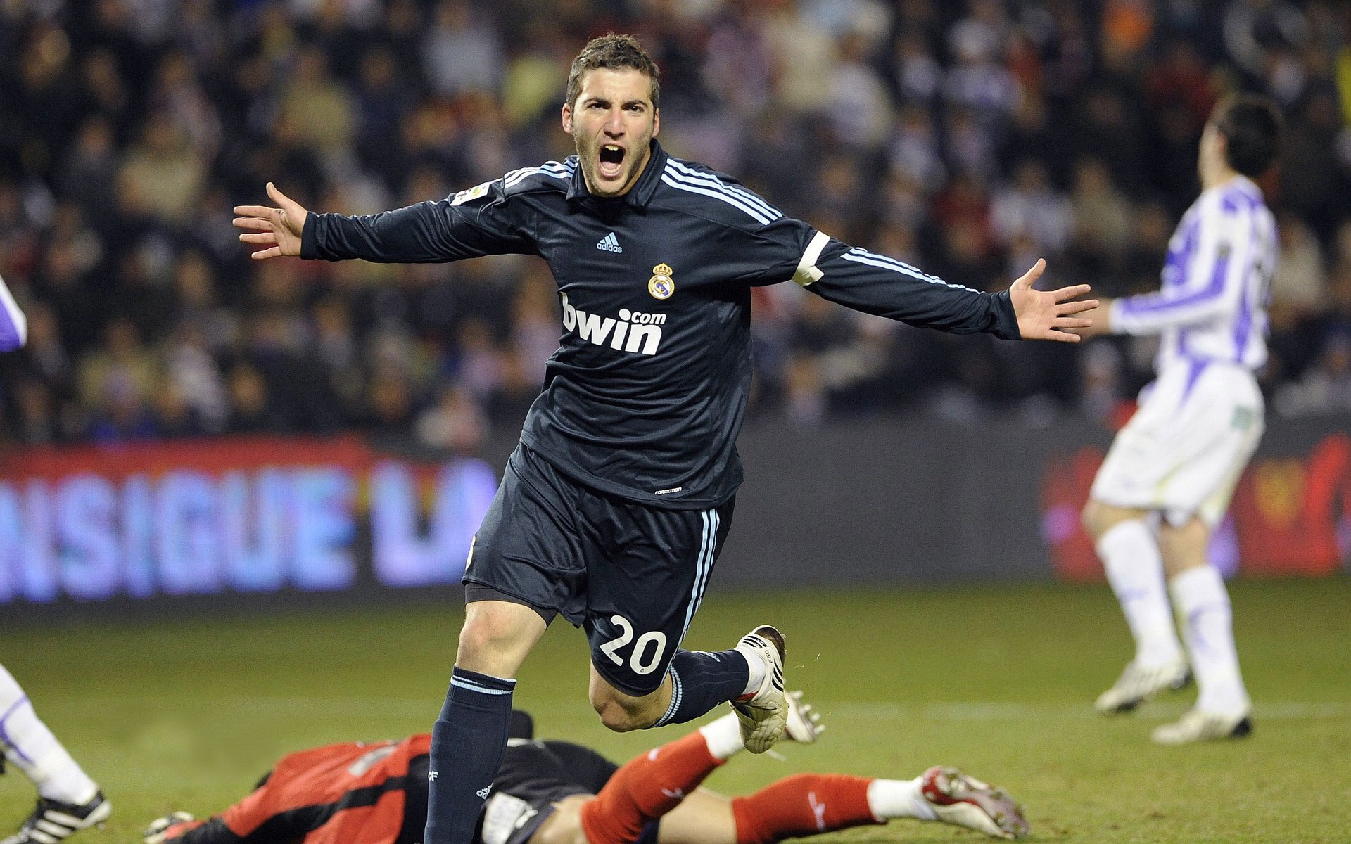 开云体育直播-F1街道赛之夜，德罗赞对手完全无解