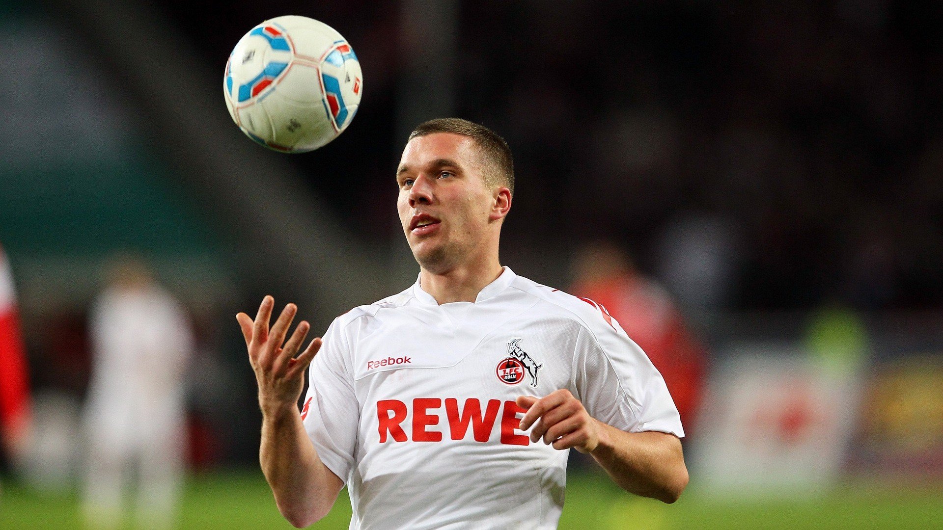 极速对决，法拉利轻取雷诺，维斯塔潘带队登顶