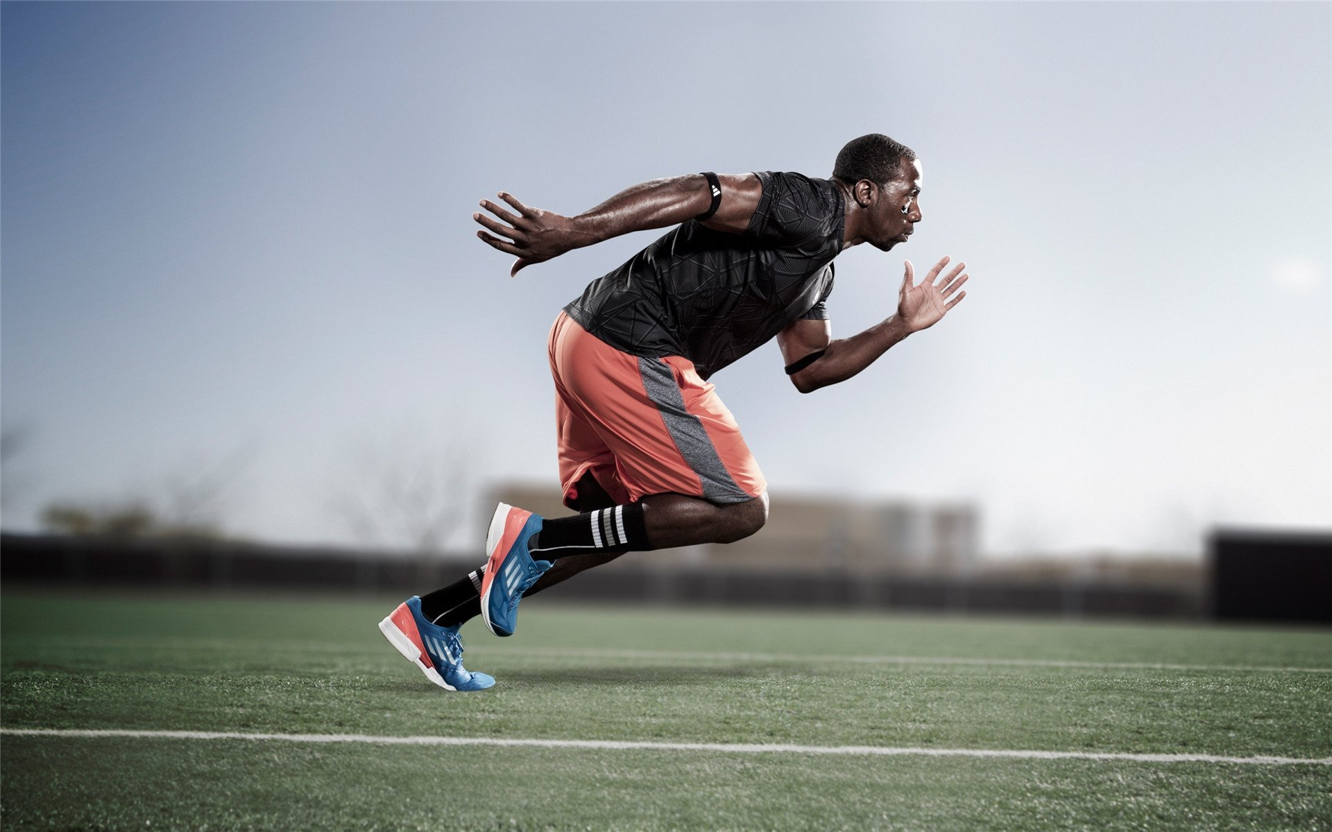 赛道上的逆袭，红牛二队完胜梅赛德斯，诺里斯惊艳四座